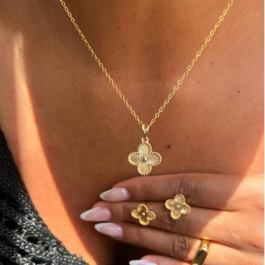 Conjunto Trevo Virginia™ – Colar + Brincos | Folheado a Prata 925 e Ouro 18k